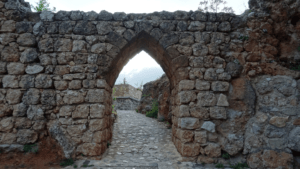puerta alcazaba hornos