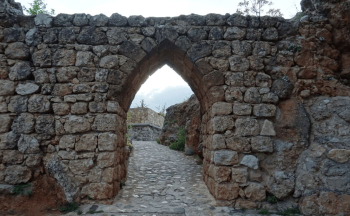 puerta alcazaba hornos