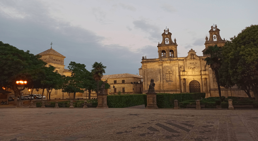 ubeda6plazavazquezdemolina